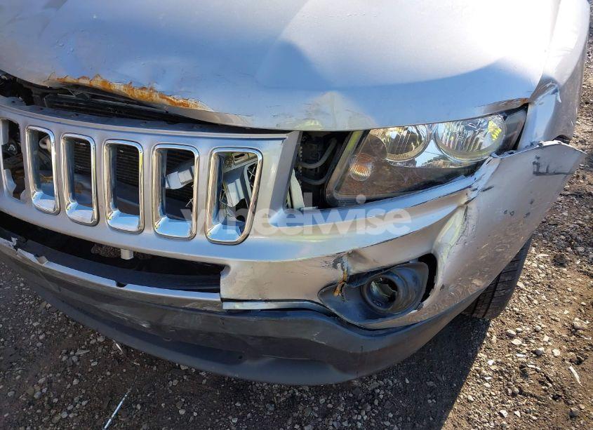 Photo 15 of 2016 Jeep Compass LATITUDE (VIN 1C4NJDEB5GD803717)
