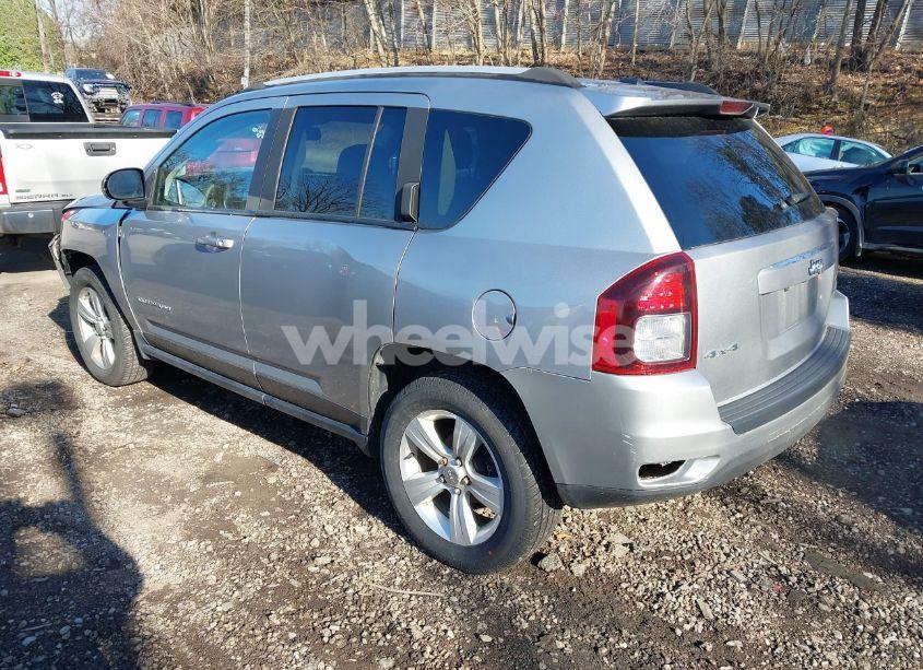 Photo 3 of 2016 Jeep Compass LATITUDE (VIN 1C4NJDEB5GD803717)