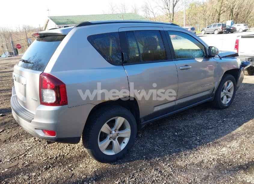 Photo 4 of 2016 Jeep Compass LATITUDE (VIN 1C4NJDEB5GD803717)