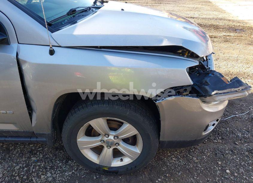 Photo 6 of 2016 Jeep Compass LATITUDE (VIN 1C4NJDEB5GD803717)