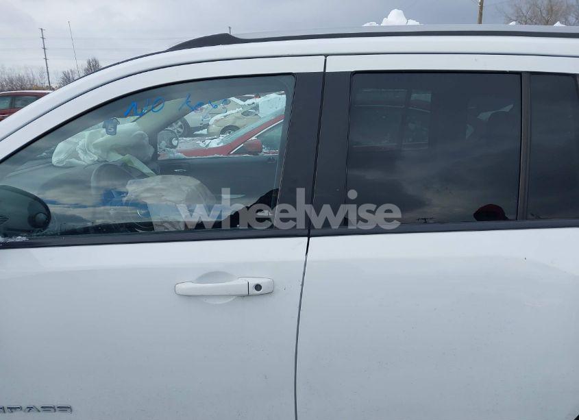 Photo 15 of 2017 Jeep Compass LATITUDE 4X4 (VIN 1C4NJDEB5HD191200)