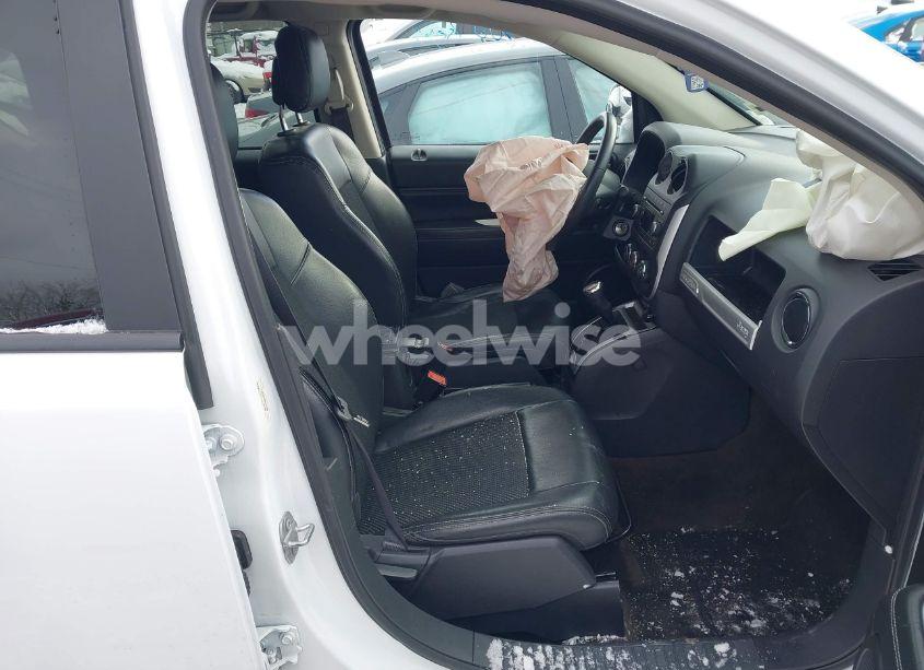 Photo 5 of 2017 Jeep Compass LATITUDE 4X4 (VIN 1C4NJDEB5HD191200)