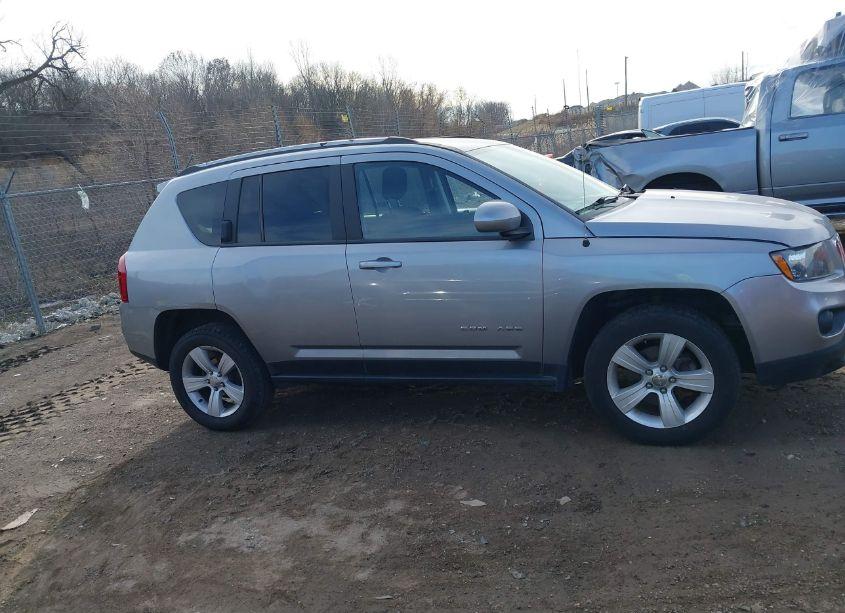 Photo 13 of 2017 Jeep Compass LATITUDE 4X4 (VIN 1C4NJDEB5HD191214)