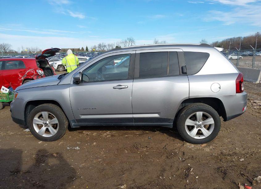 Photo 14 of 2017 Jeep Compass LATITUDE 4X4 (VIN 1C4NJDEB5HD191214)