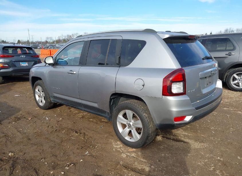 Photo 3 of 2017 Jeep Compass LATITUDE 4X4 (VIN 1C4NJDEB5HD191214)