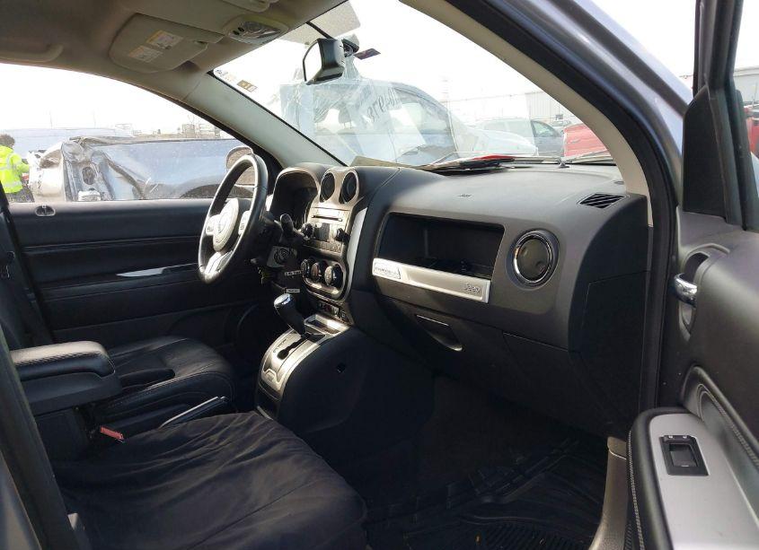 Photo 5 of 2017 Jeep Compass LATITUDE 4X4 (VIN 1C4NJDEB5HD191214)