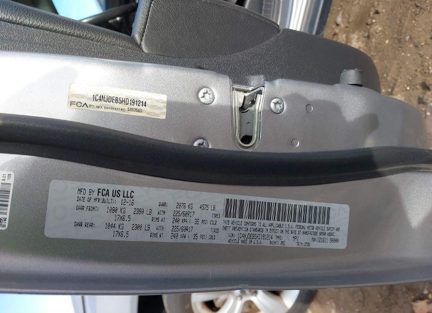 Photo 9 of 2017 Jeep Compass LATITUDE 4X4 (VIN 1C4NJDEB5HD191214)