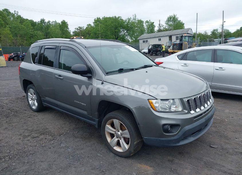 2013 Jeep Compass LATITUDE (VIN 1C4NJDEB6DD237188) main photo