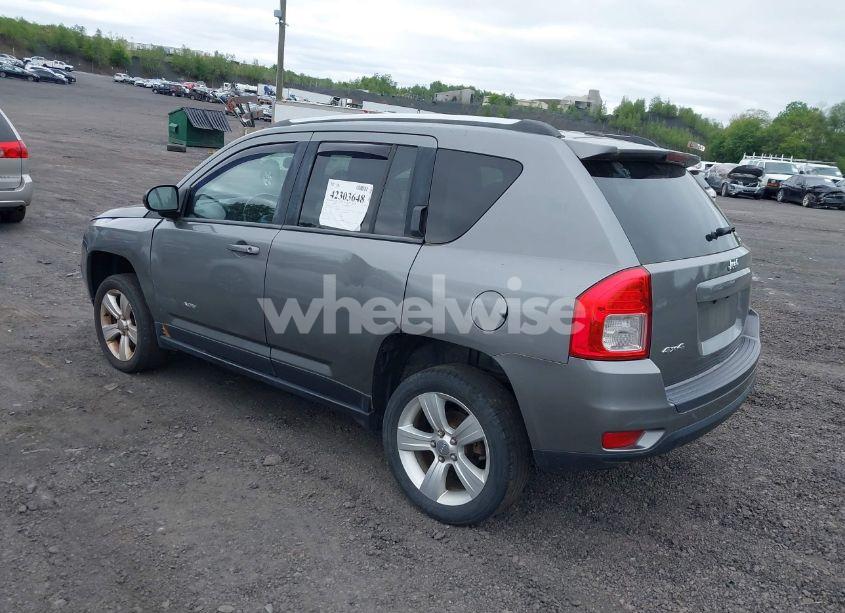 Photo 3 of 2013 Jeep Compass LATITUDE (VIN 1C4NJDEB6DD237188)