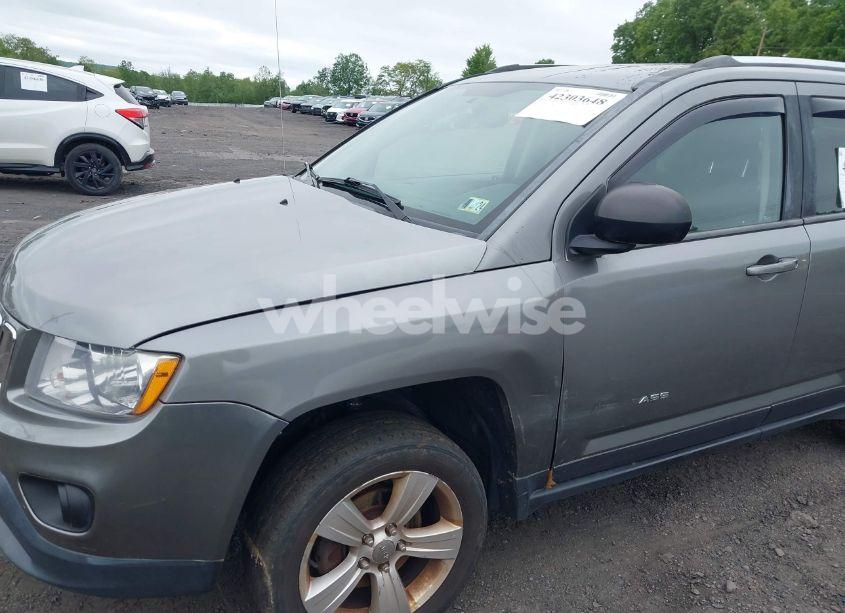 Photo 6 of 2013 Jeep Compass LATITUDE (VIN 1C4NJDEB6DD237188)