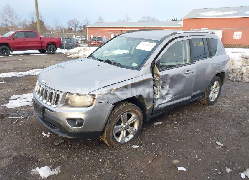 Photo 2 of 2014 Jeep Compass LATITUDE (VIN 1C4NJDEB6ED735005)