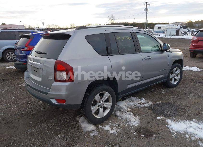 Photo 4 of 2014 Jeep Compass LATITUDE (VIN 1C4NJDEB6ED735005)
