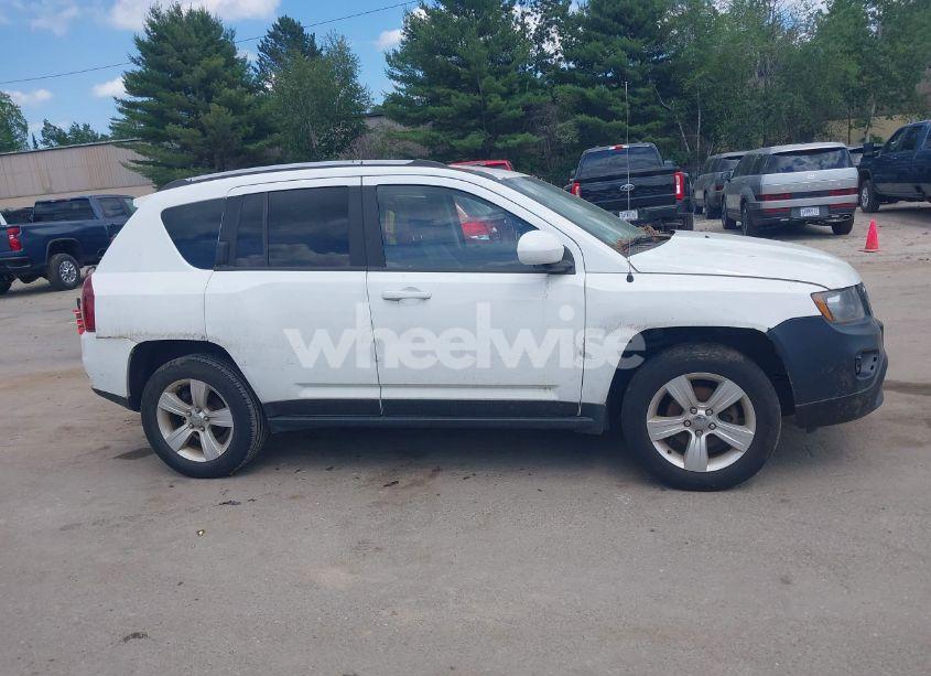 Photo 13 of 2016 Jeep Compass LATITUDE (VIN 1C4NJDEB6GD596061)