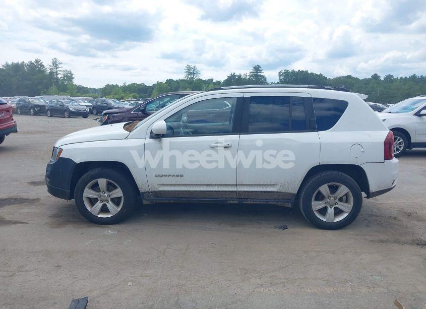Photo 14 of 2016 Jeep Compass LATITUDE (VIN 1C4NJDEB6GD596061)