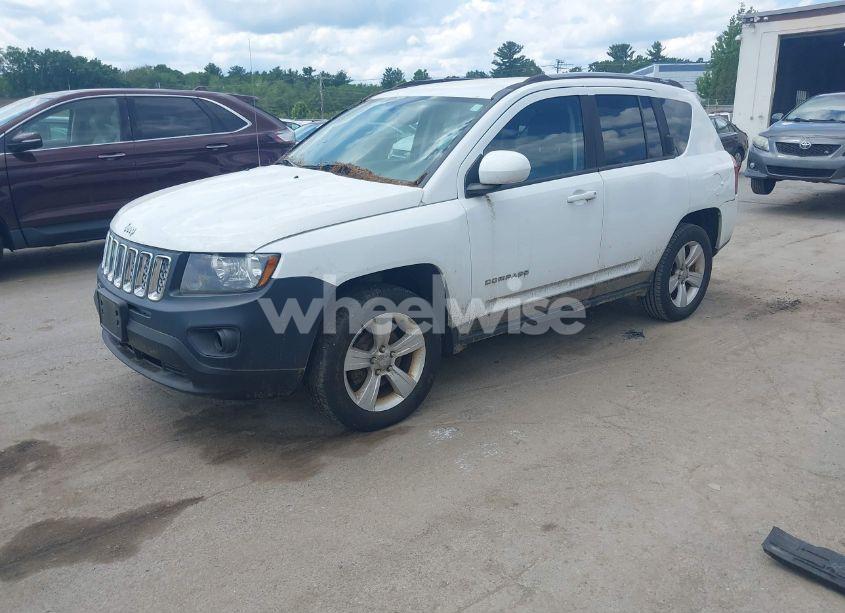 Photo 2 of 2016 Jeep Compass LATITUDE (VIN 1C4NJDEB6GD596061)
