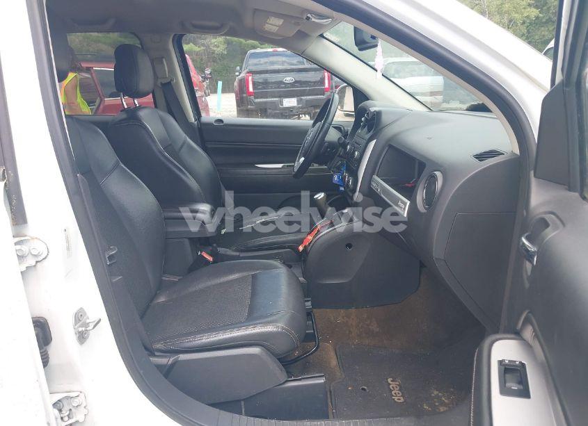 Photo 5 of 2016 Jeep Compass LATITUDE (VIN 1C4NJDEB6GD596061)