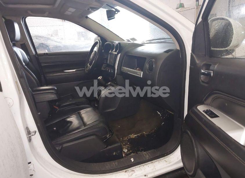 Photo 5 of 2016 Jeep Compass HIGH ALTITUDE EDITION (VIN 1C4NJDEB6GD733760)