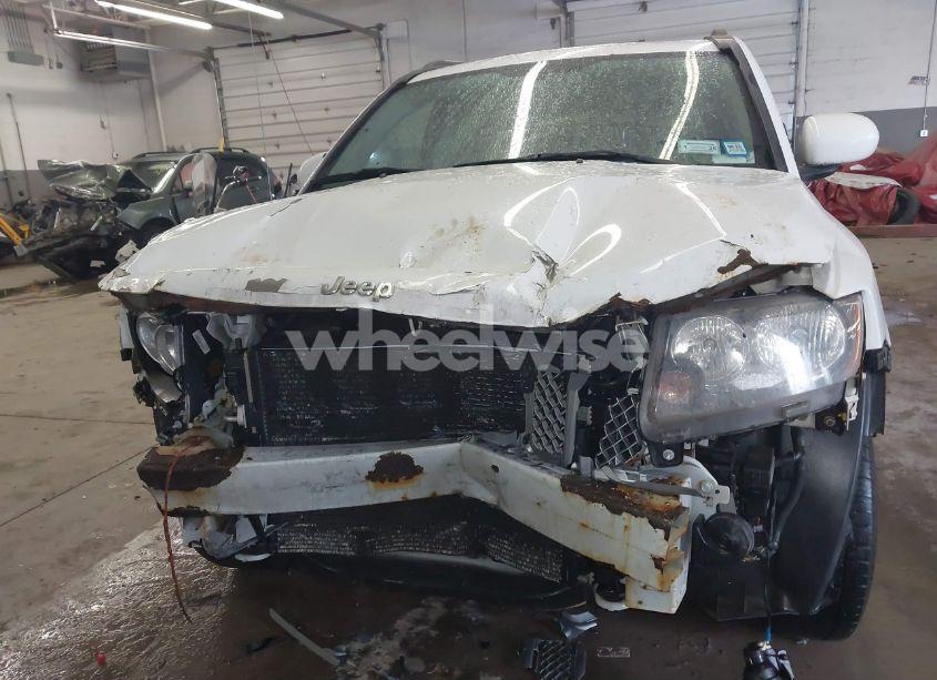 Photo 6 of 2016 Jeep Compass HIGH ALTITUDE EDITION (VIN 1C4NJDEB6GD733760)