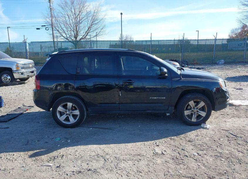 Photo 13 of 2016 Jeep Compass LATITUDE (VIN 1C4NJDEB6GD757993)
