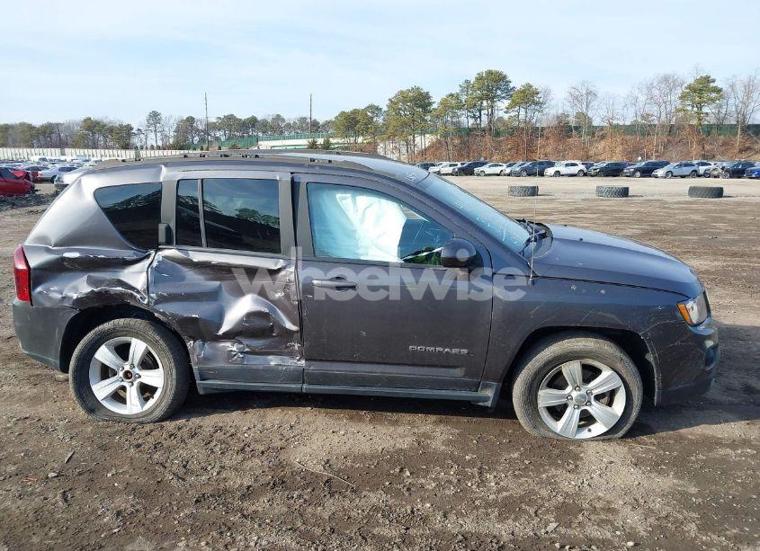 Photo 13 of 2017 Jeep Compass LATITUDE 4X4 (VIN 1C4NJDEB6HD210255)