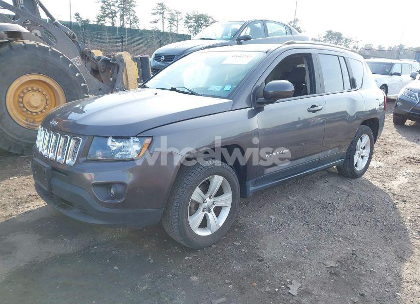 Photo 2 of 2017 Jeep Compass LATITUDE 4X4 (VIN 1C4NJDEB6HD210255)