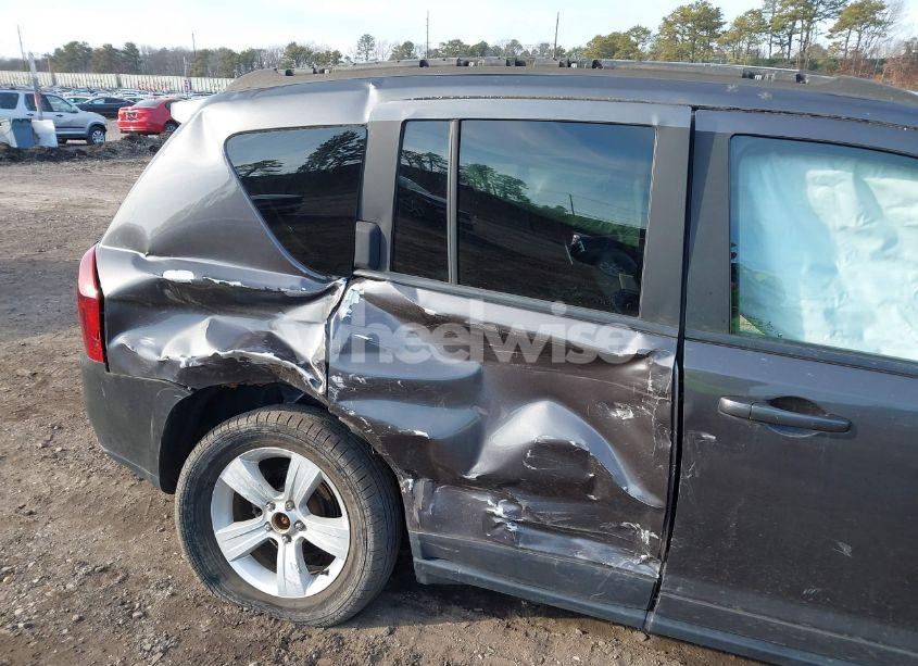 Photo 6 of 2017 Jeep Compass LATITUDE 4X4 (VIN 1C4NJDEB6HD210255)