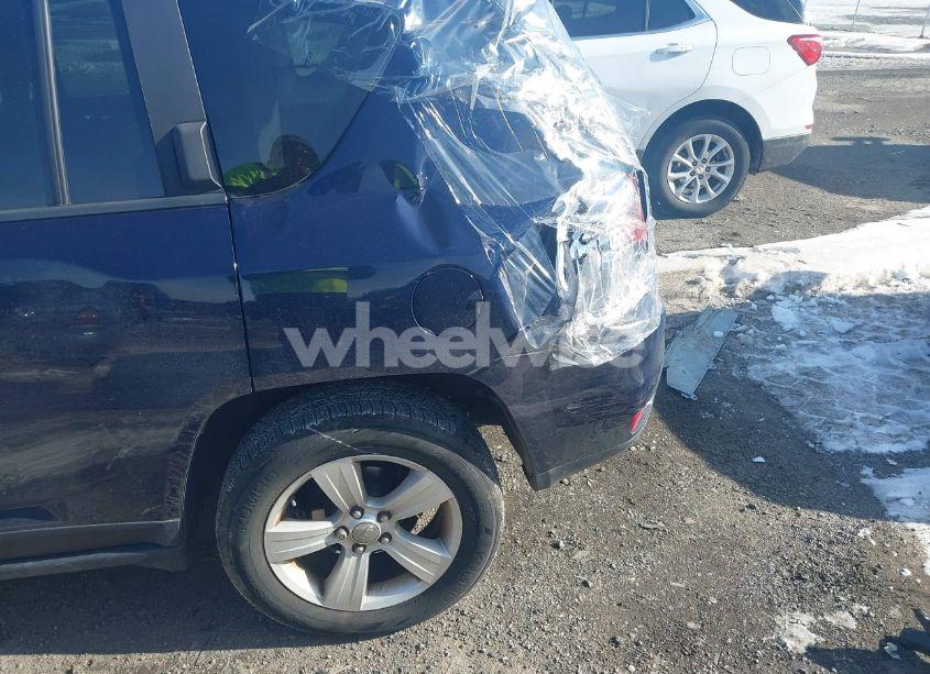 Photo 6 of 2012 Jeep Compass LATITUDE (VIN 1C4NJDEB7CD661946)