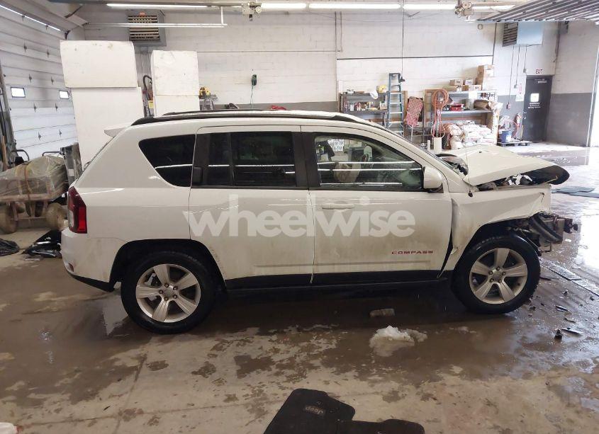 Photo 14 of 2014 Jeep Compass LATITUDE (VIN 1C4NJDEB7ED670696)