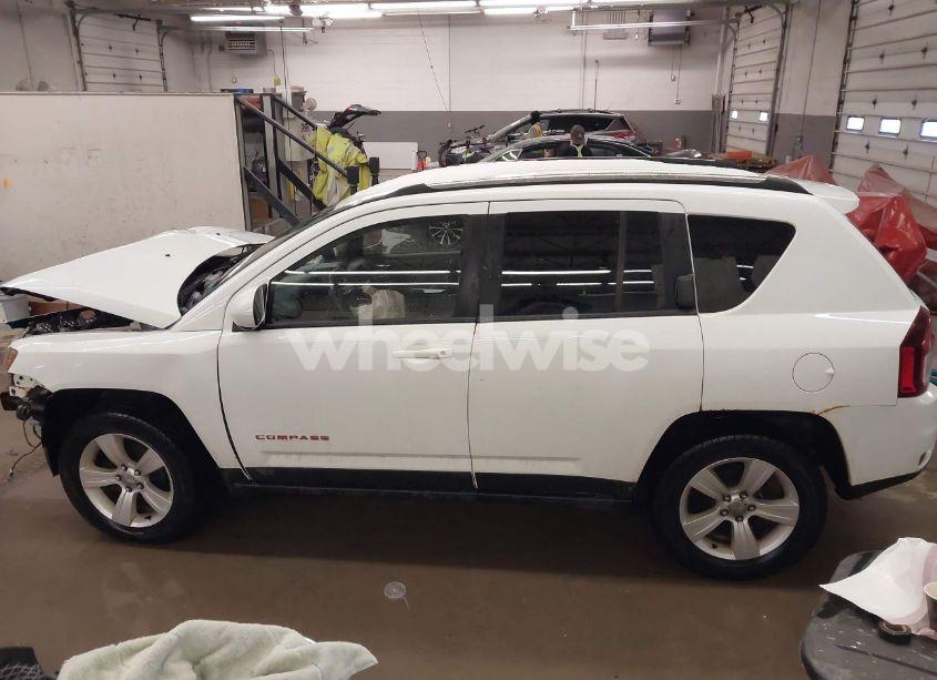 Photo 15 of 2014 Jeep Compass LATITUDE (VIN 1C4NJDEB7ED670696)