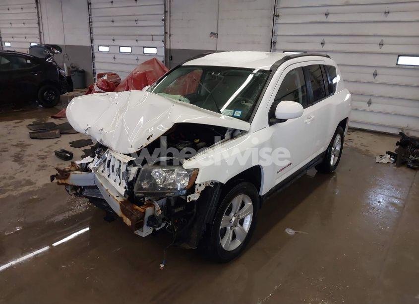 Photo 2 of 2014 Jeep Compass LATITUDE (VIN 1C4NJDEB7ED670696)
