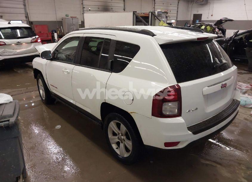 Photo 3 of 2014 Jeep Compass LATITUDE (VIN 1C4NJDEB7ED670696)