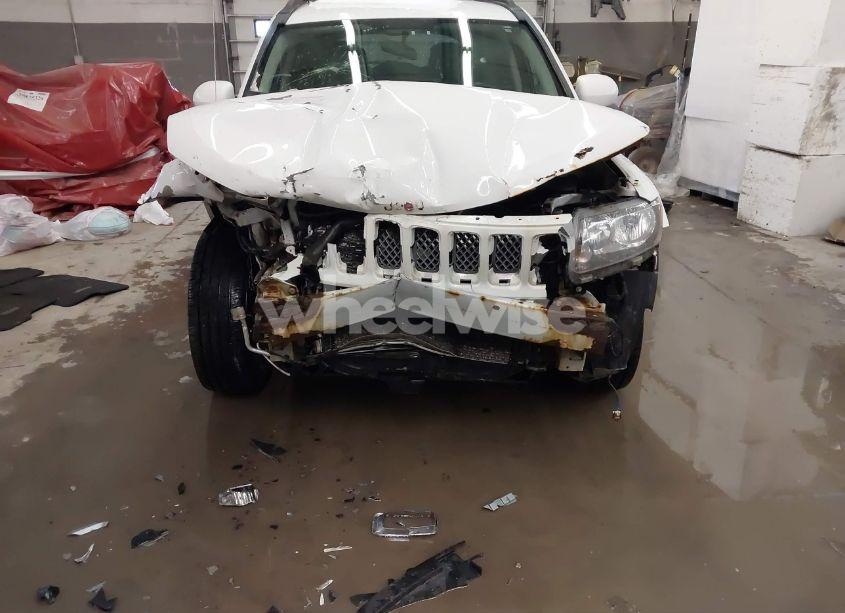 Photo 6 of 2014 Jeep Compass LATITUDE (VIN 1C4NJDEB7ED670696)