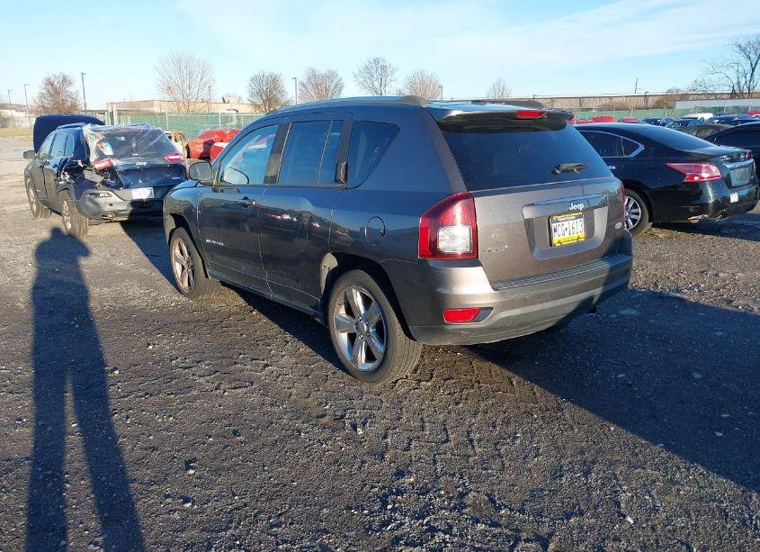 Photo 3 of 2014 Jeep Compass LATITUDE (VIN 1C4NJDEB7ED810231)