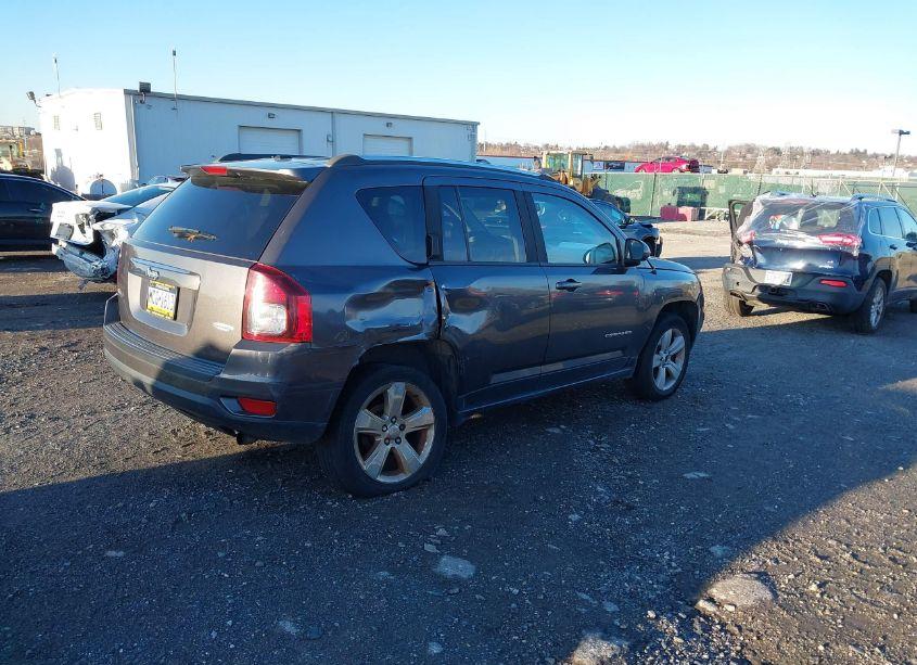 Photo 4 of 2014 Jeep Compass LATITUDE (VIN 1C4NJDEB7ED810231)