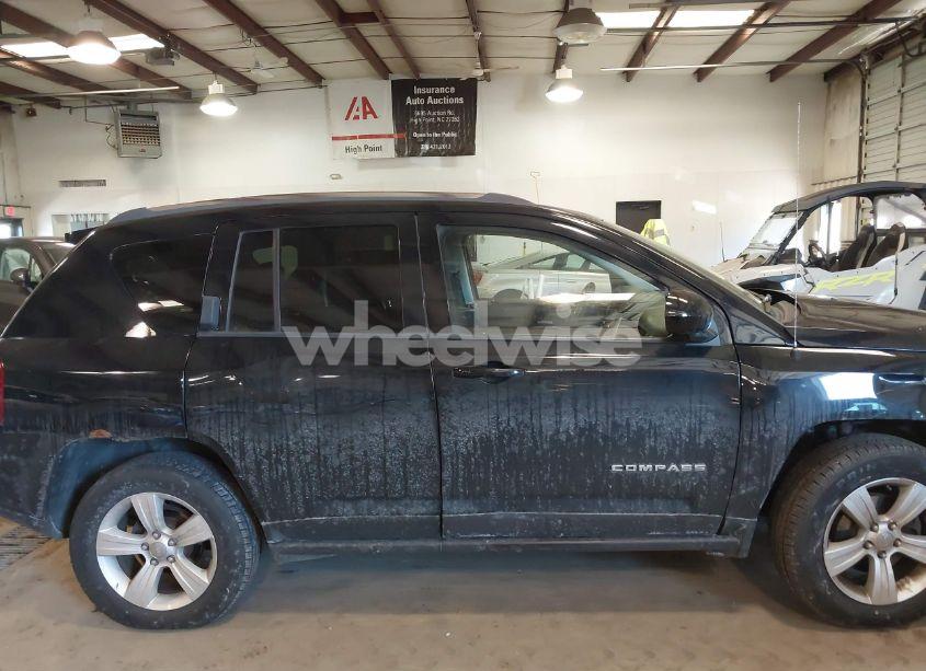 Photo 13 of 2014 Jeep Compass LATITUDE (VIN 1C4NJDEB7ED846548)