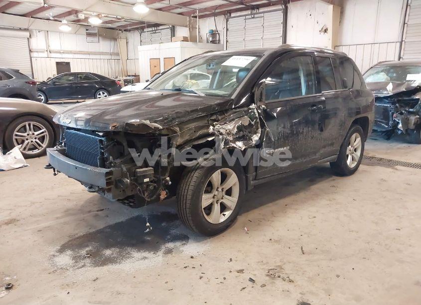 Photo 2 of 2014 Jeep Compass LATITUDE (VIN 1C4NJDEB7ED846548)