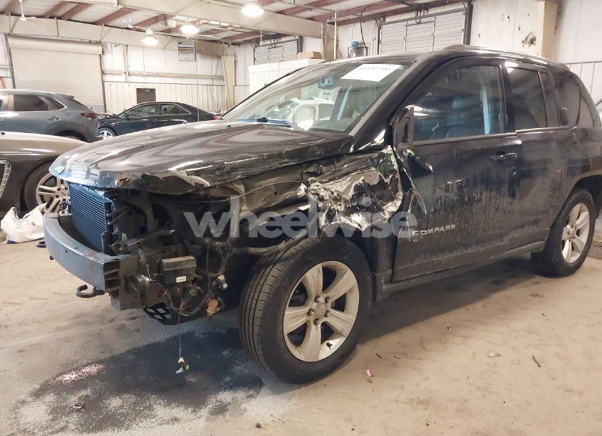 Photo 6 of 2014 Jeep Compass LATITUDE (VIN 1C4NJDEB7ED846548)