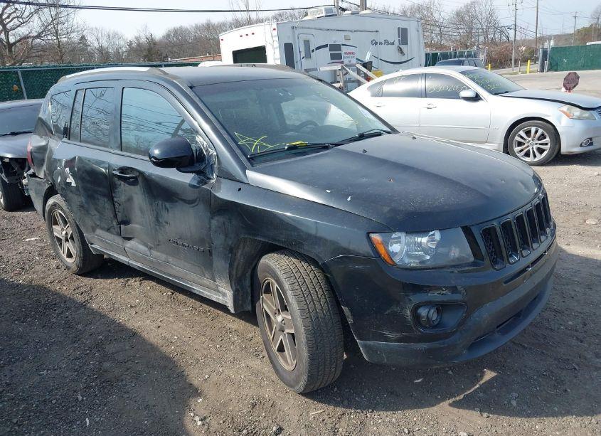 2015 Jeep Compass LATITUDE (VIN 1C4NJDEB7FD176095) main photo