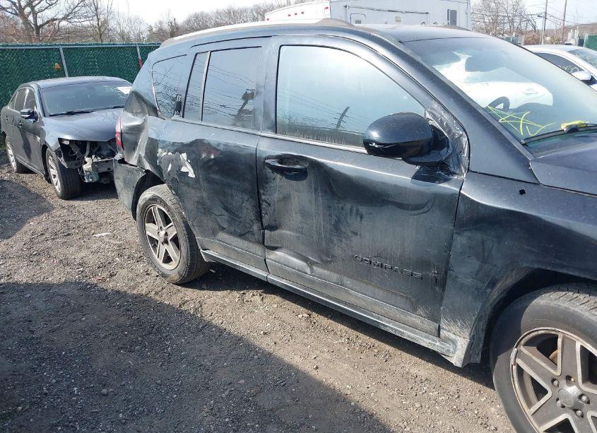 Photo 6 of 2015 Jeep Compass LATITUDE (VIN 1C4NJDEB7FD176095)