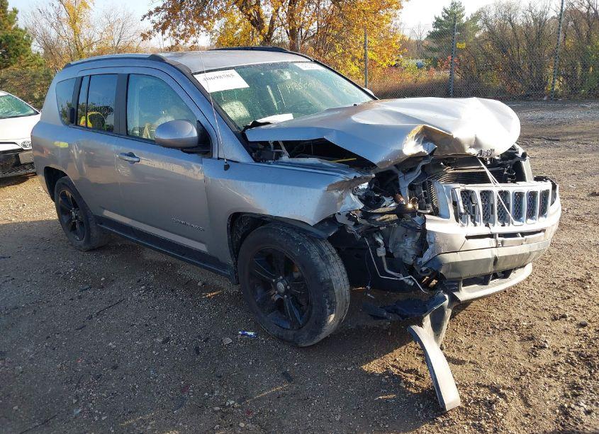 2017 Jeep Compass LATITUDE 4X4 (VIN 1C4NJDEB7HD154486) main photo