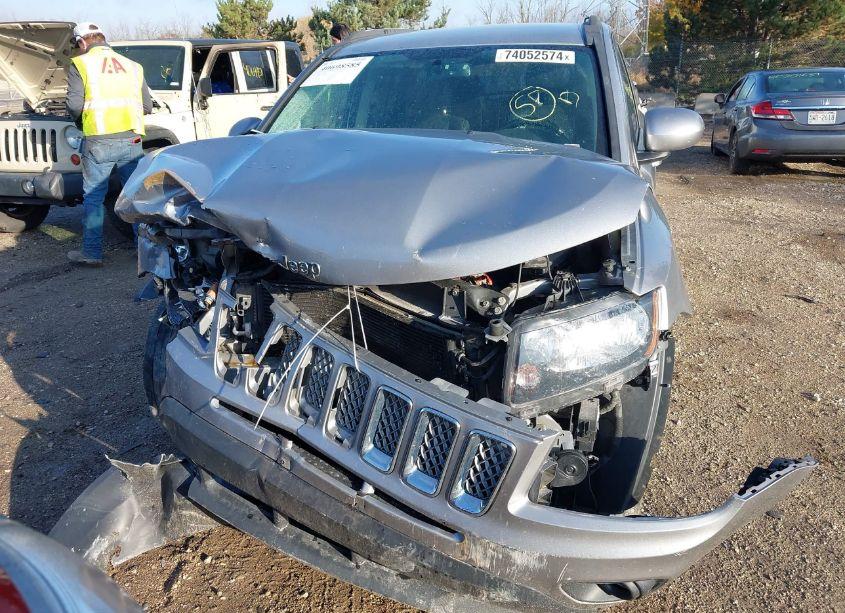 Photo 12 of 2017 Jeep Compass LATITUDE 4X4 (VIN 1C4NJDEB7HD154486)