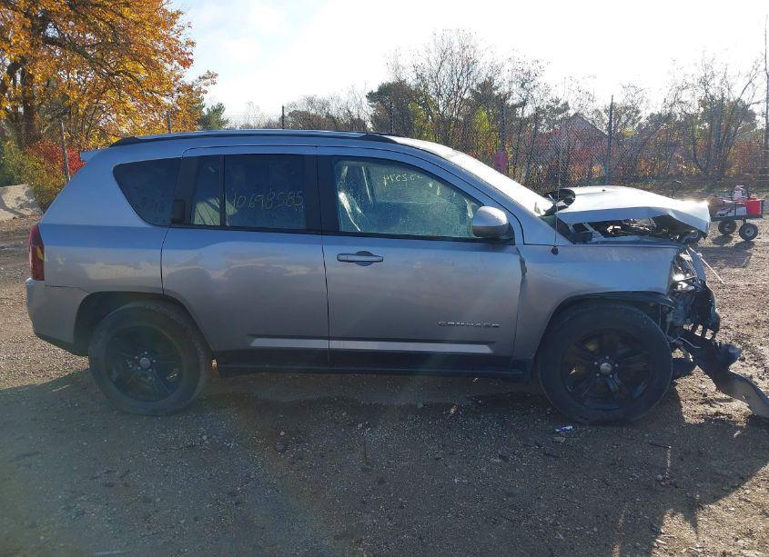 Photo 13 of 2017 Jeep Compass LATITUDE 4X4 (VIN 1C4NJDEB7HD154486)