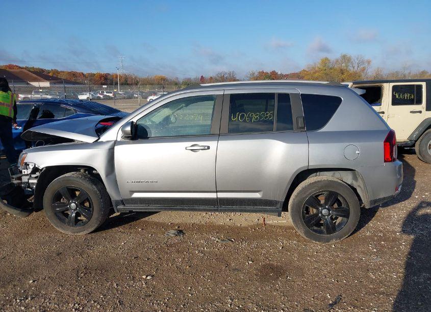 Photo 14 of 2017 Jeep Compass LATITUDE 4X4 (VIN 1C4NJDEB7HD154486)