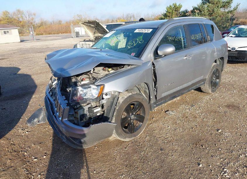 Photo 2 of 2017 Jeep Compass LATITUDE 4X4 (VIN 1C4NJDEB7HD154486)