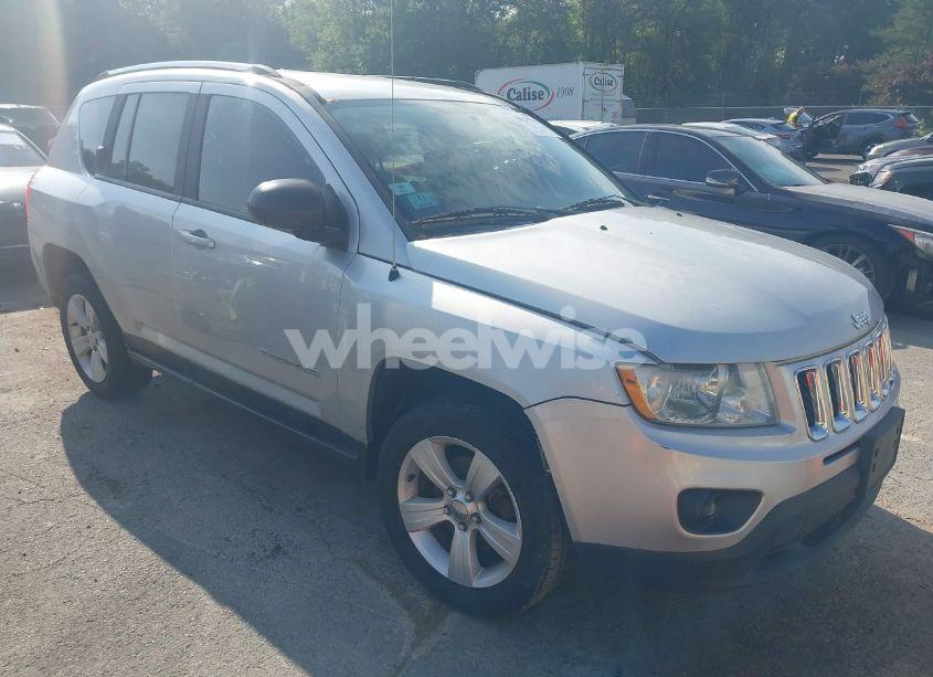 2013 Jeep Compass LATITUDE (VIN 1C4NJDEB8DD190326) main photo