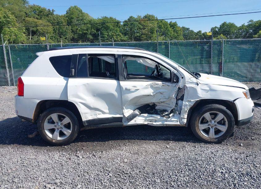 Photo 13 of 2013 Jeep Compass LATITUDE (VIN 1C4NJDEB8DD209134)