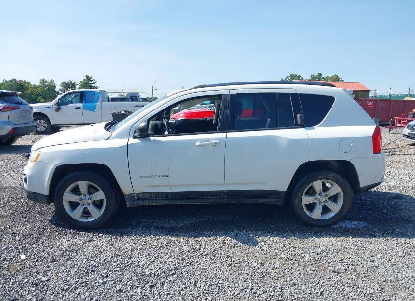 Photo 14 of 2013 Jeep Compass LATITUDE (VIN 1C4NJDEB8DD209134)