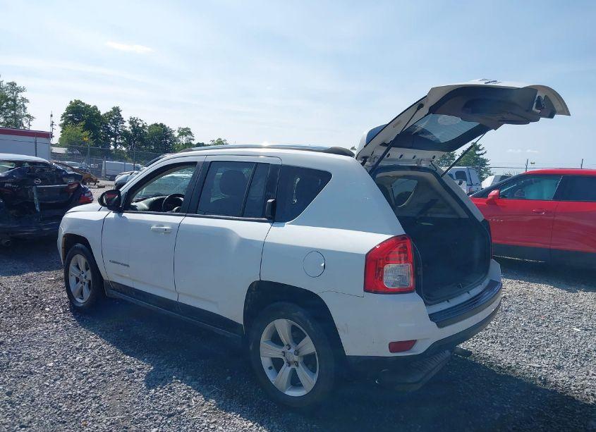 Photo 3 of 2013 Jeep Compass LATITUDE (VIN 1C4NJDEB8DD209134)