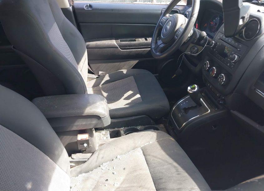 Photo 5 of 2013 Jeep Compass LATITUDE (VIN 1C4NJDEB8DD209134)