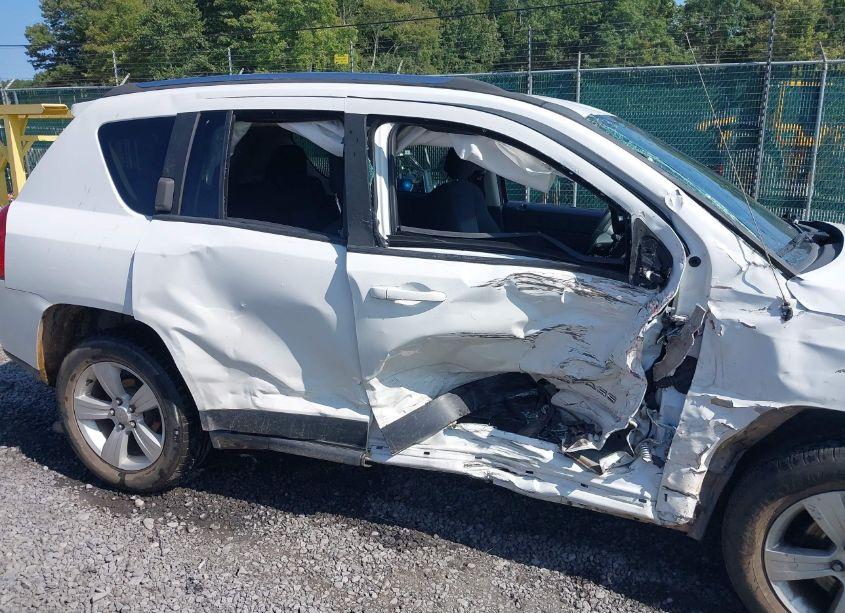 Photo 6 of 2013 Jeep Compass LATITUDE (VIN 1C4NJDEB8DD209134)